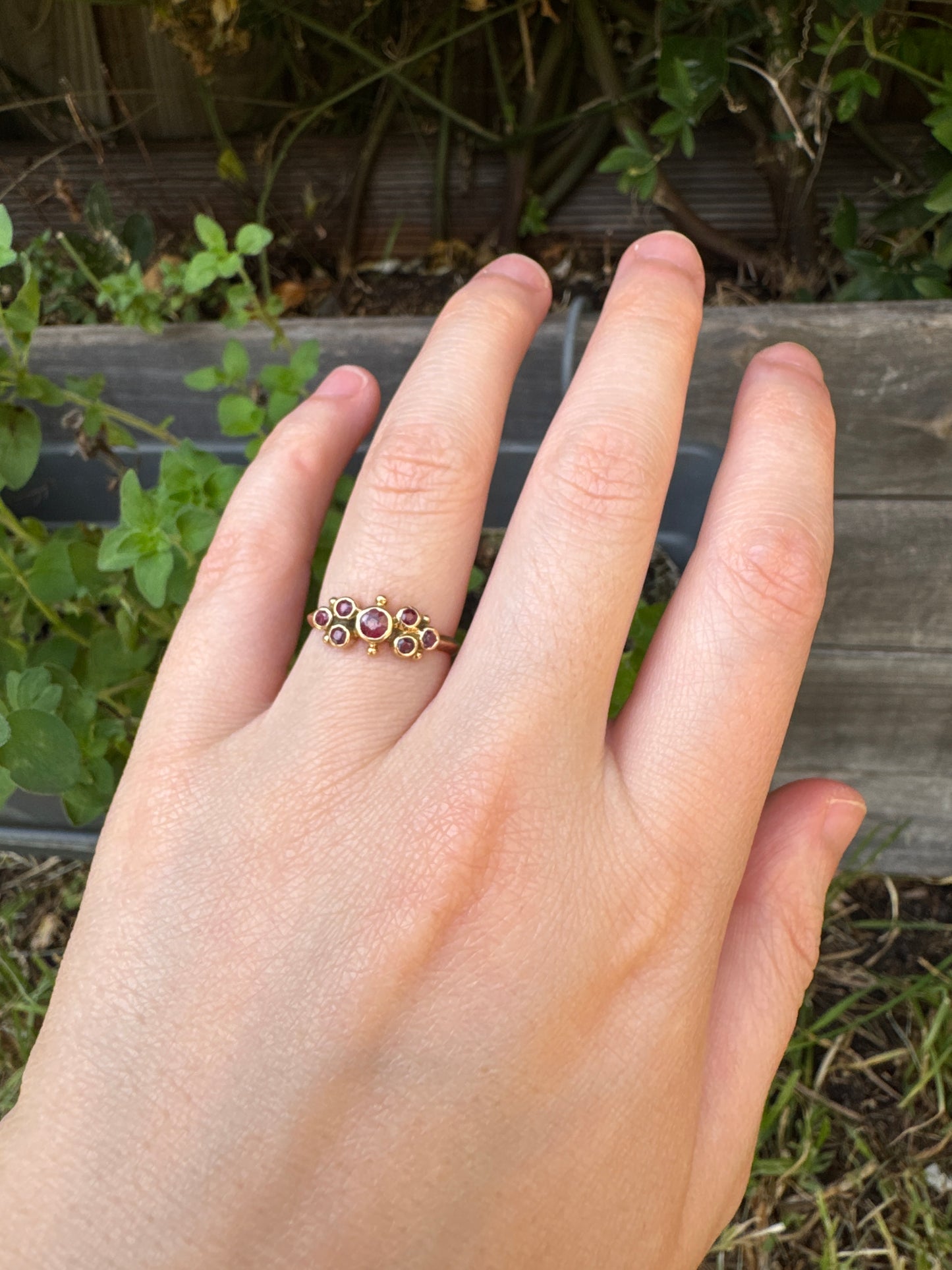 Vintage 18ct yellow gold seven stone 0.4ct TCW natural ruby ring
