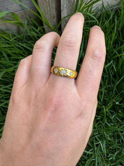 Antique 18ct yellow gold three stone 0.25ct TCW old mine cut diamond starset gypsy ring