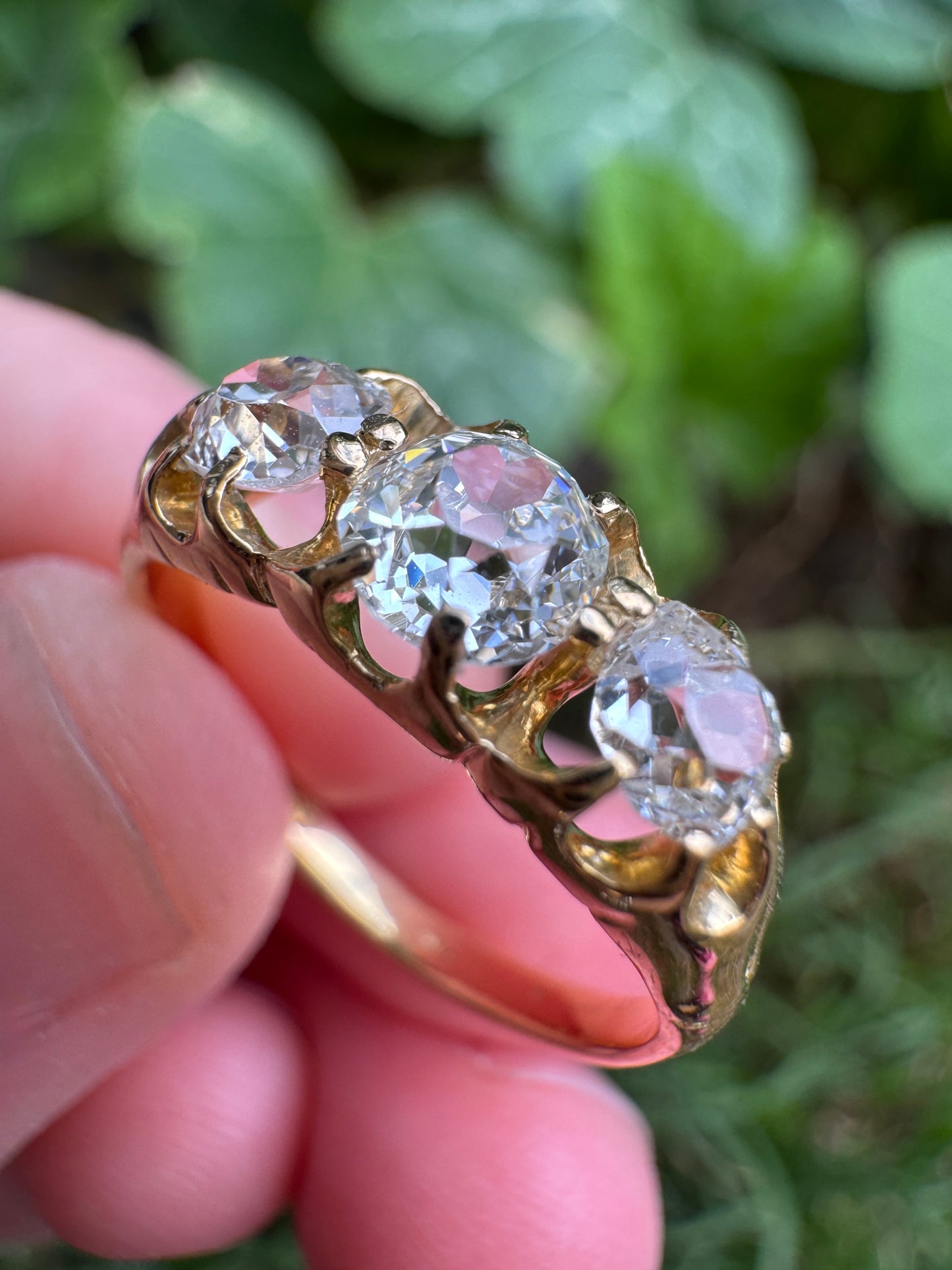 Antique 18ct yellow gold three stone 1.07ct TCW old mine cut diamond belcher ring