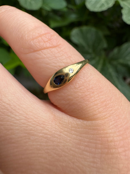 Vintage 18ct yellow gold pear cut sapphire and old European cut diamond gypsy ring