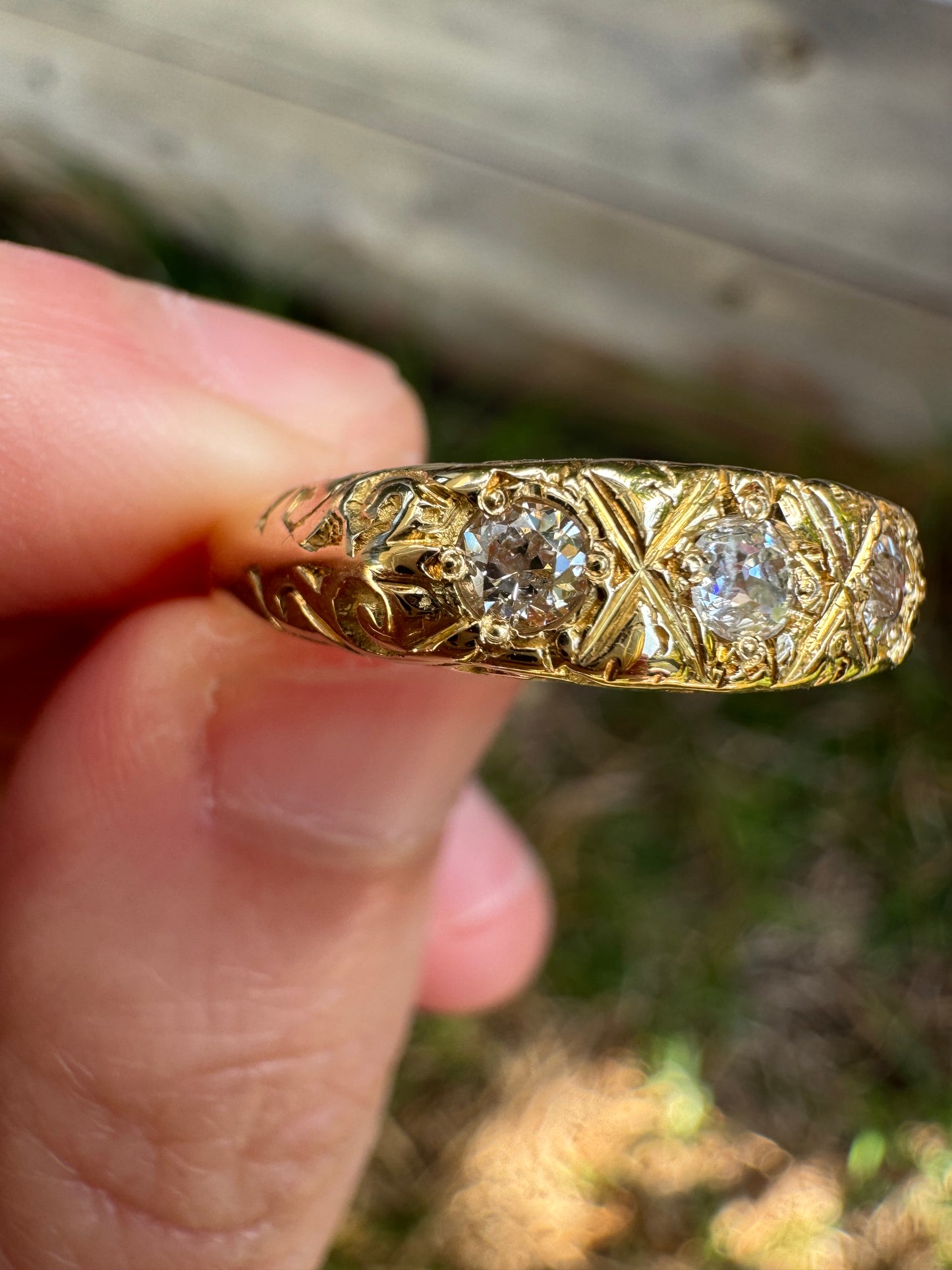 Vintage 18ct yellow gold three stone 0.28ct old mine cut diamond gypsy ring