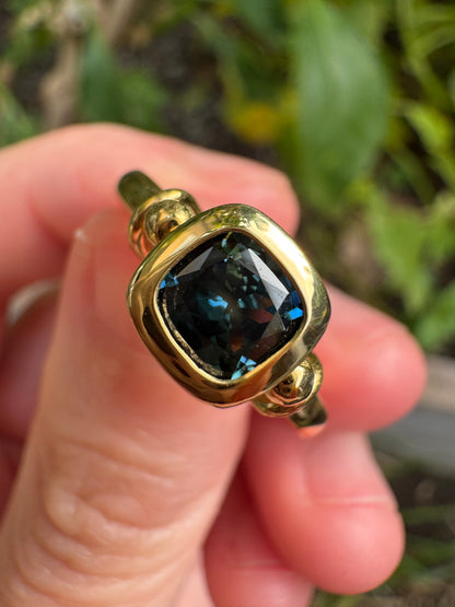 Handmade Chris Sherwin 18ct gold natural Australian sapphire ring