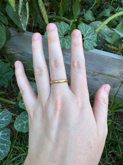 Vintage English 22ct yellow gold band, 2.7mm wide