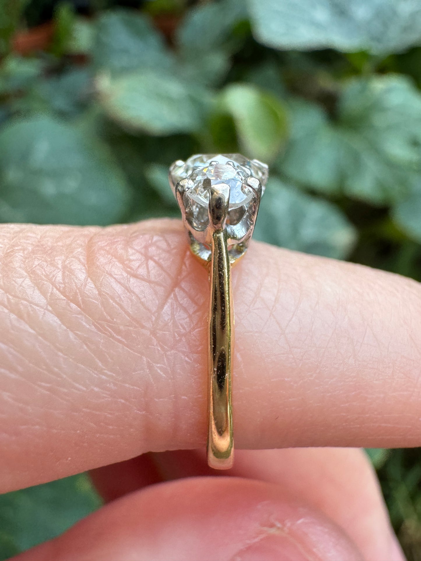 Antique 18ct yellow gold three stone 1.56ct TCW old mine cut diamond ring