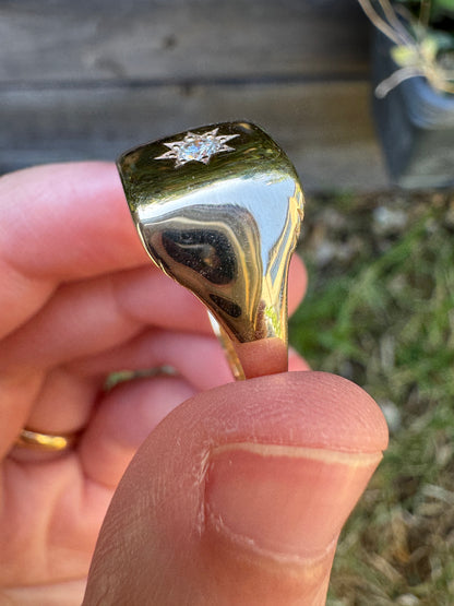 Vintage 9ct yellow gold 0.11ct round brilliant cut diamond starset signet ring