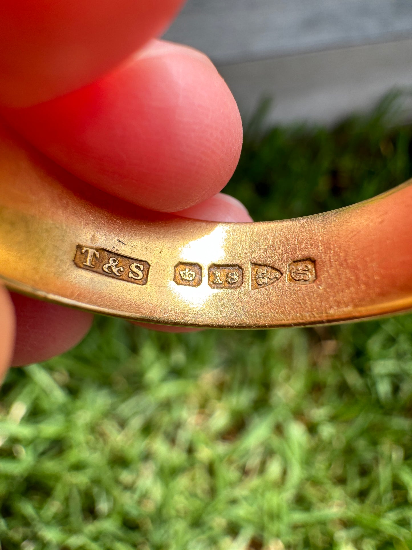 Antique 18ct yellow gold 0.13ct old mine cut diamond cigar band
