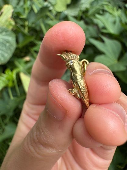 Vintage 18ct yellow gold cockatoo charm with single cut diamond eyes