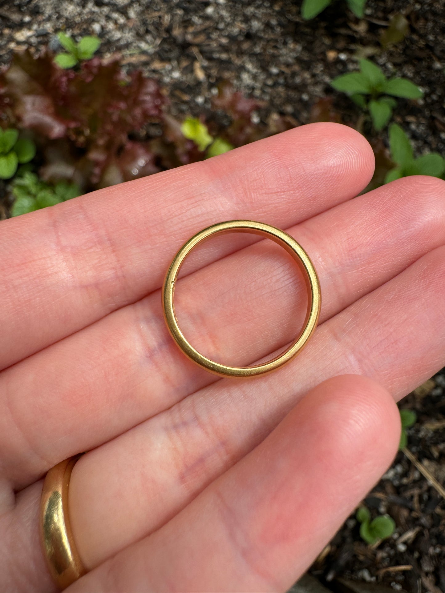 Vintage 22ct yellow gold band, 2mm wide (K.5/5.5)