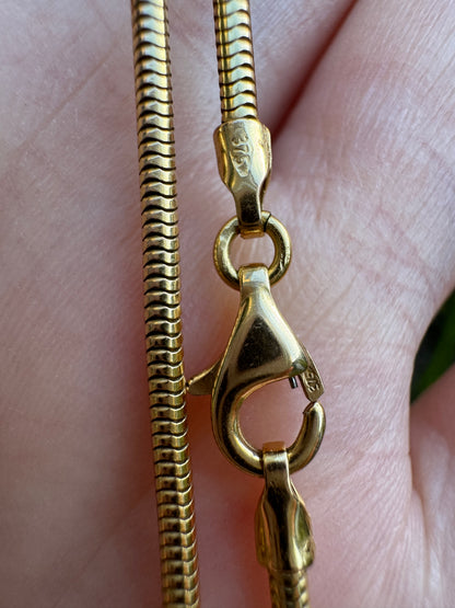 Vintage 9ct yellow gold 2mm wide snake chain, 44cm / 17.3 inches long