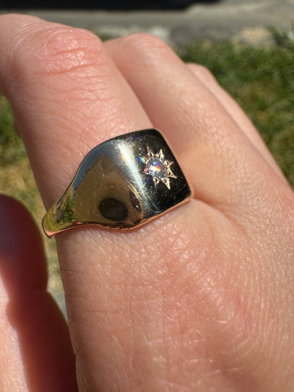 Vintage 9ct yellow gold 0.11ct round brilliant cut diamond starset signet ring