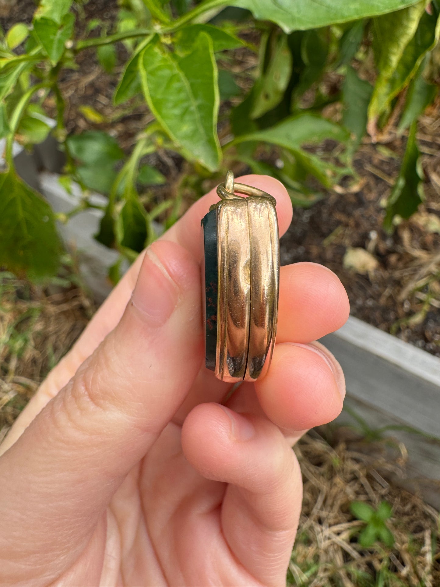 Antique 9ct yellow gold bloodstone shield locket pendant