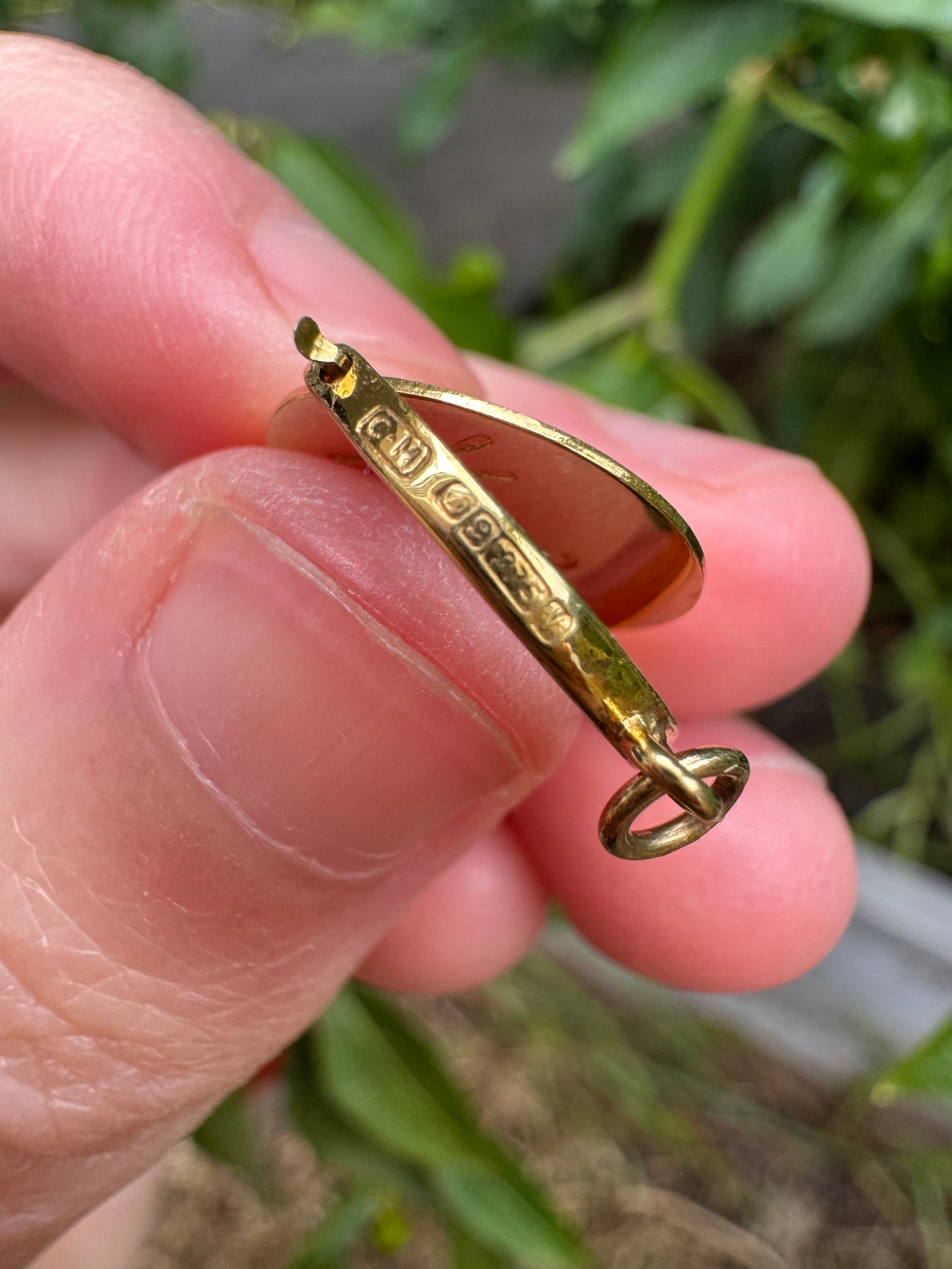 Vintage 9ct yellow gold good luck spinner charm