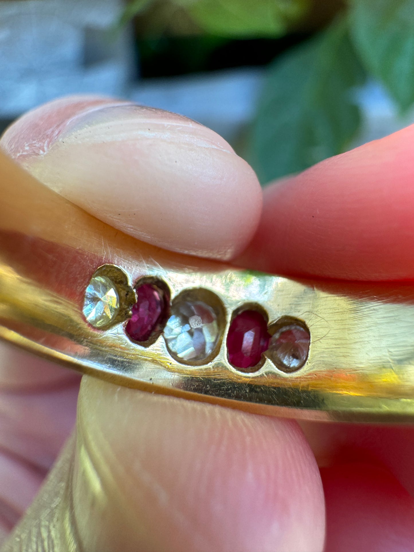 Vintage 18ct yellow gold 0.25ct TCW old mine cut diamond and ruby gypsy ring