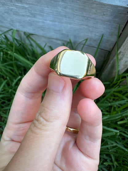 Vintage 9ct yellow gold square face signet ring