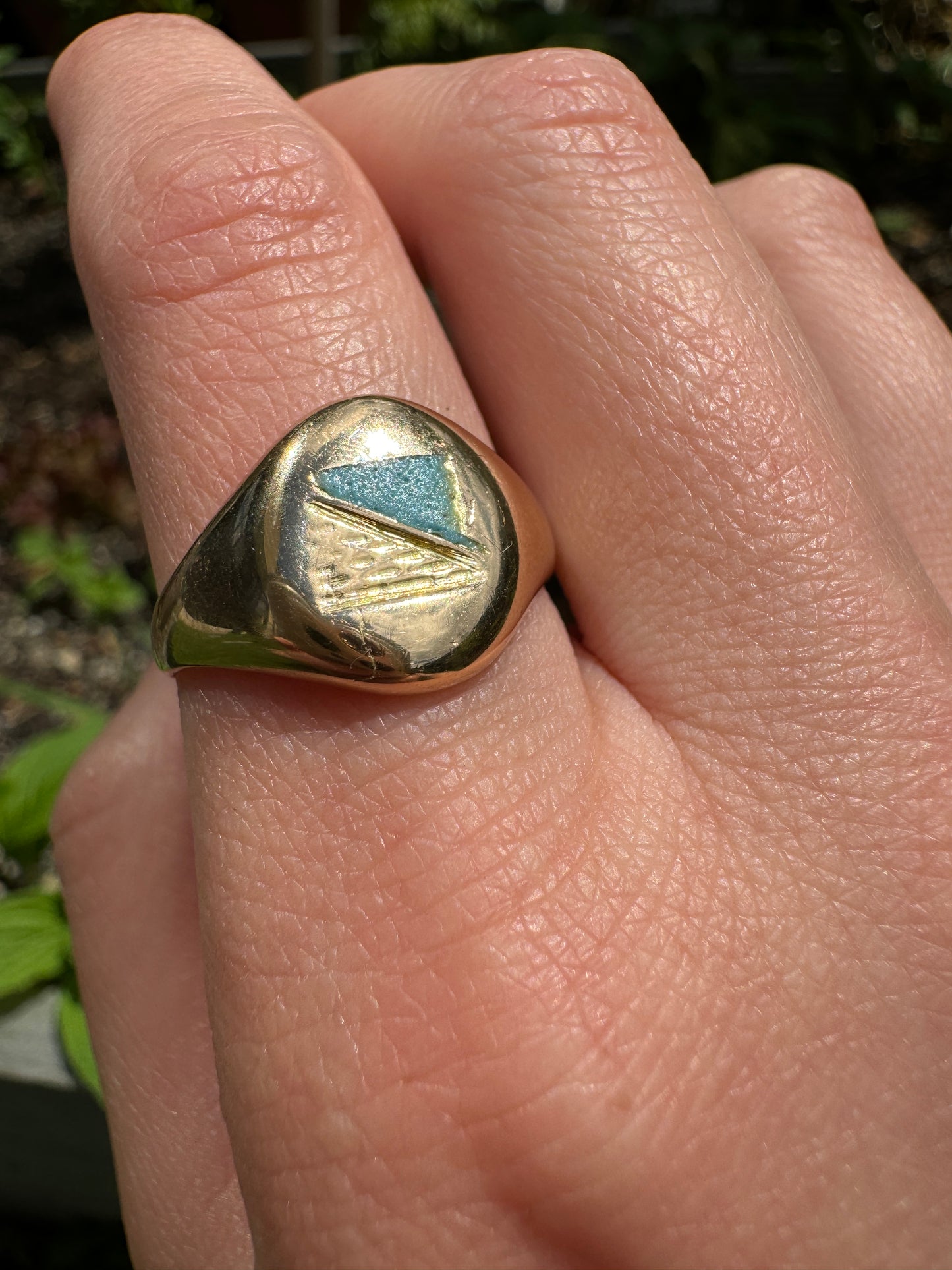 Antique Australian 15ct yellow gold engraved enamel signet ring