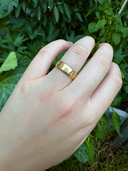 Vintage 18ct yellow gold three stone single cut diamond starset gypsy ring