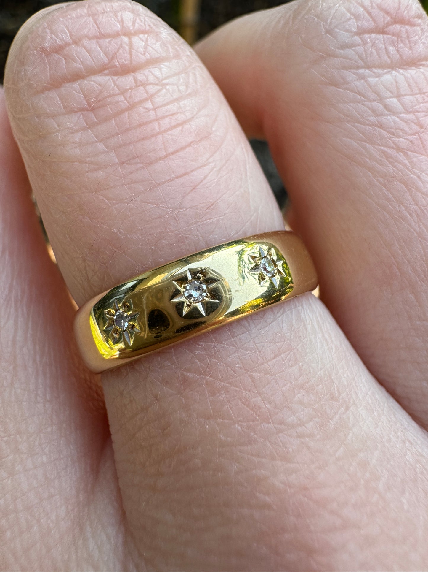 Vintage 18ct yellow gold three stone single cut diamond starset gypsy ring