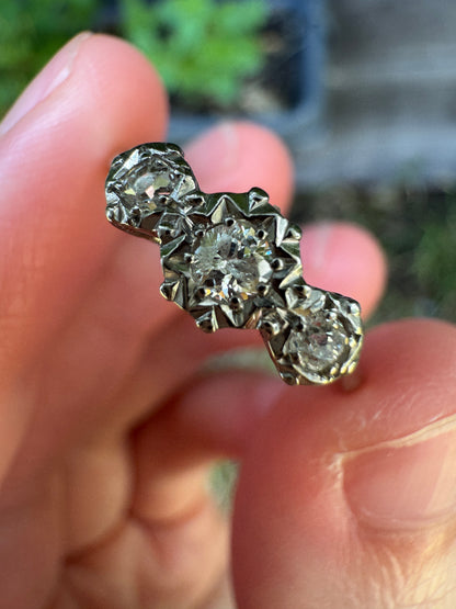 Vintage 18ct white gold and platinum three stone 0.16ct TCW old mine cut and old European cut diamond ring