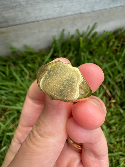 Vintage 18ct yellow gold shield signet ring