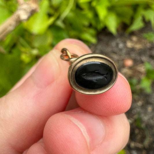 Vintage 9ct rosy yellow gold onyx fish intaglio seal charm