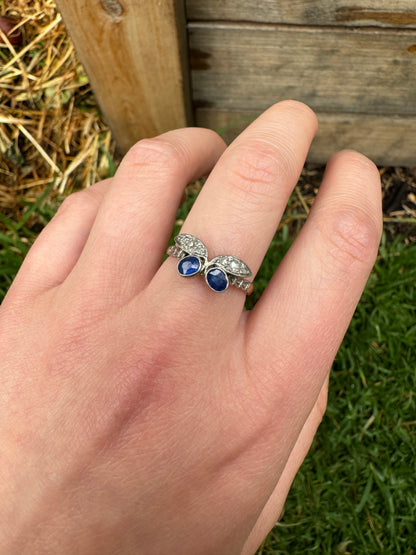 Vintage 18ct yellow gold and platinum natural sapphire and mixed old cut diamond 'berry' ring