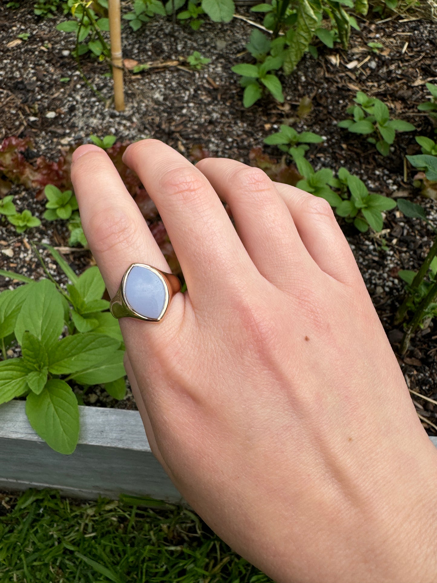 Antique 9ct yellow gold sardonyx signet ring