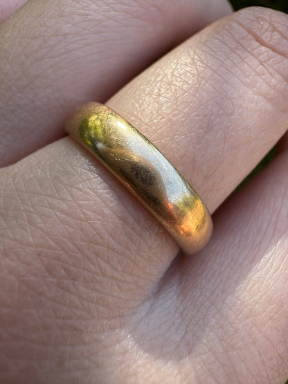 Antique Australian 15ct yellow gold band, 4.5mm wide
