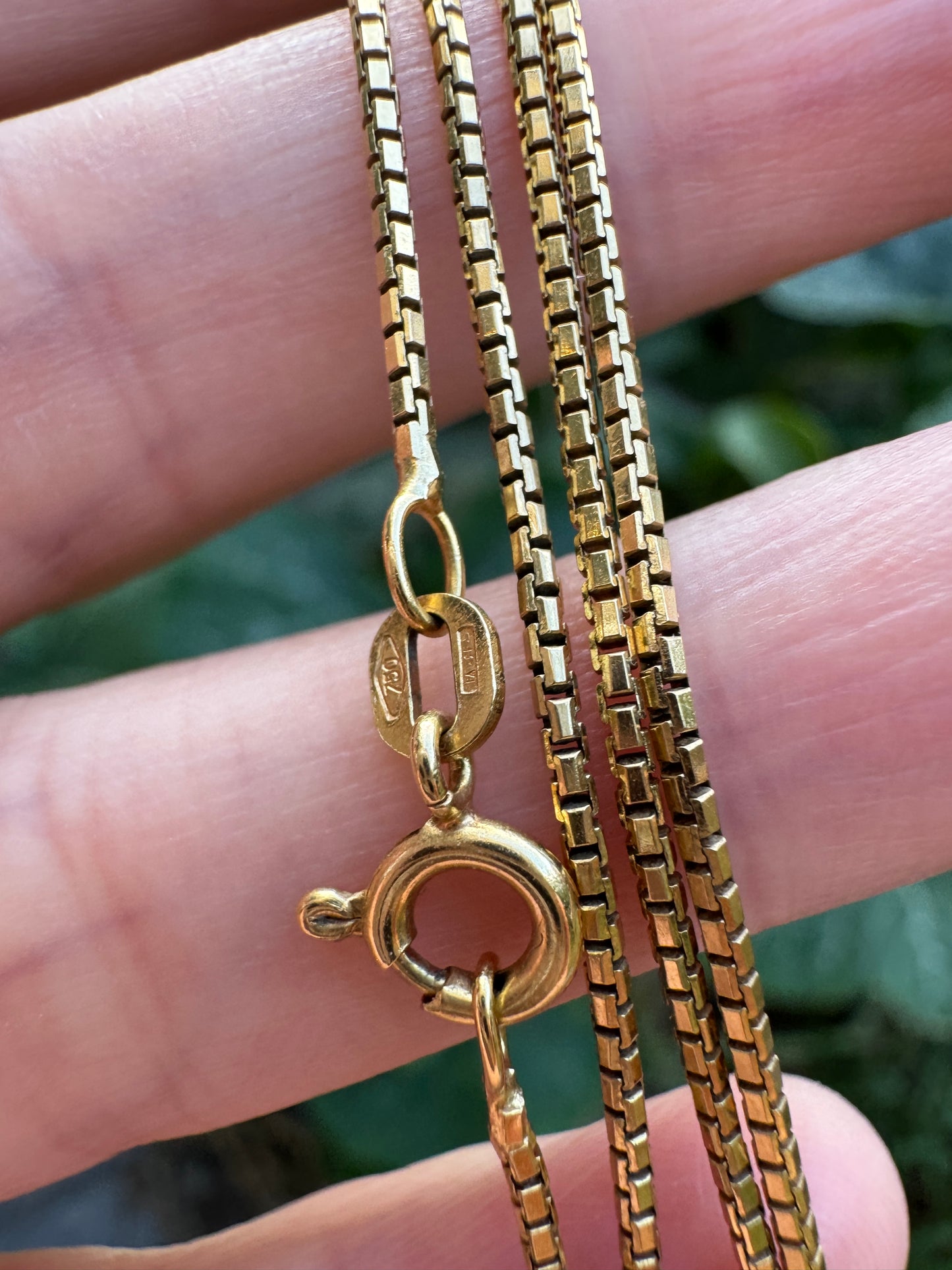 Vintage Italian 18ct yellow gold box link chain, 40cm / 15.75 inches long