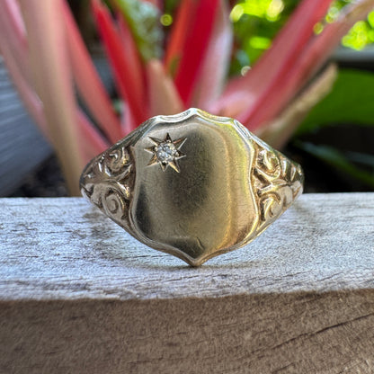 Vintage 9ct yellow gold round brilliant cut starset diamond shield signet ring