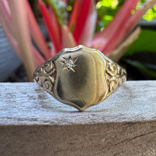 Vintage 9ct yellow gold round brilliant cut starset diamond shield signet ring
