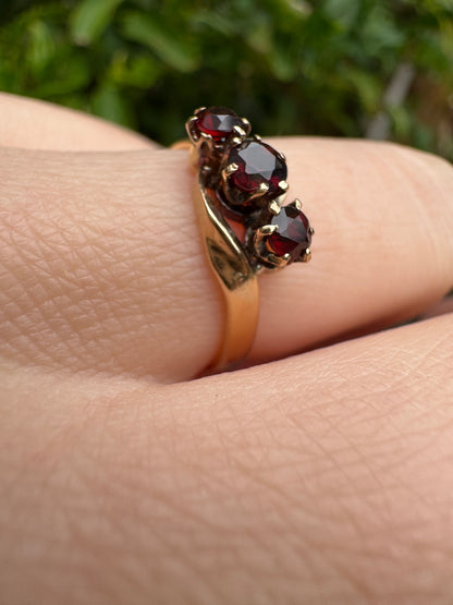 Antique Australian 18ct yellow gold three stone 0.46ct TCW garnet crossover ring