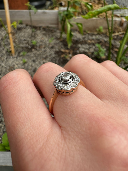 Vintage 18ct yellow gold 0.4ct TCW old mine cut and single cut diamond daisy ring