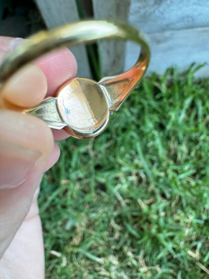 Vintage 18ct rosy yellow gold bezel set green spinel solitaire ring