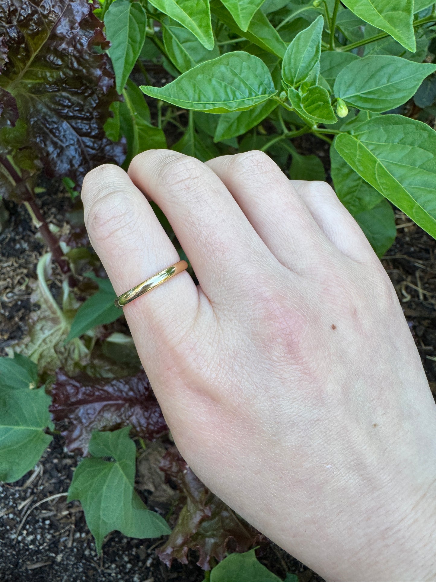 Vintage Australian 18ct yellow gold band, 2mm wide
