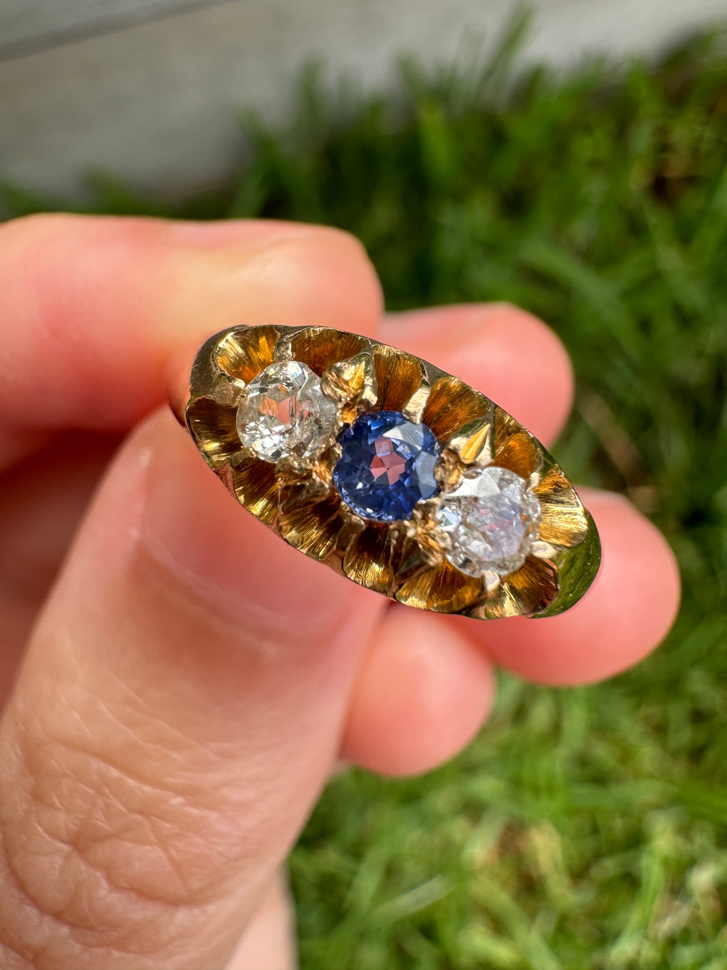 Vintage 18ct yellow gold old cut sapphire and old mine cut diamond belcher ring
