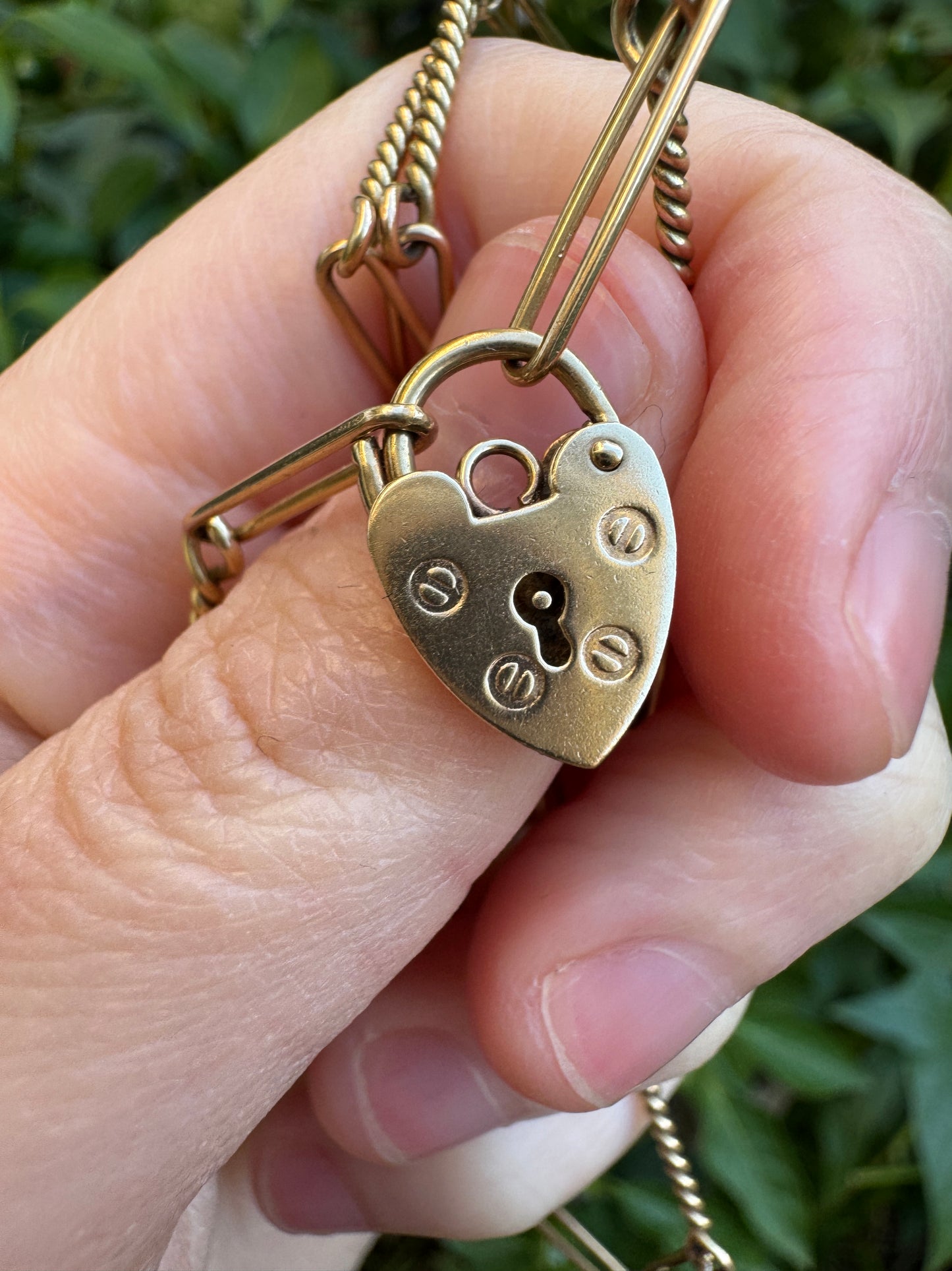 Vintage 9ct yellow gold fetter and twist link chain with heart padlock closure, 45.5cm / 17.91 inches long