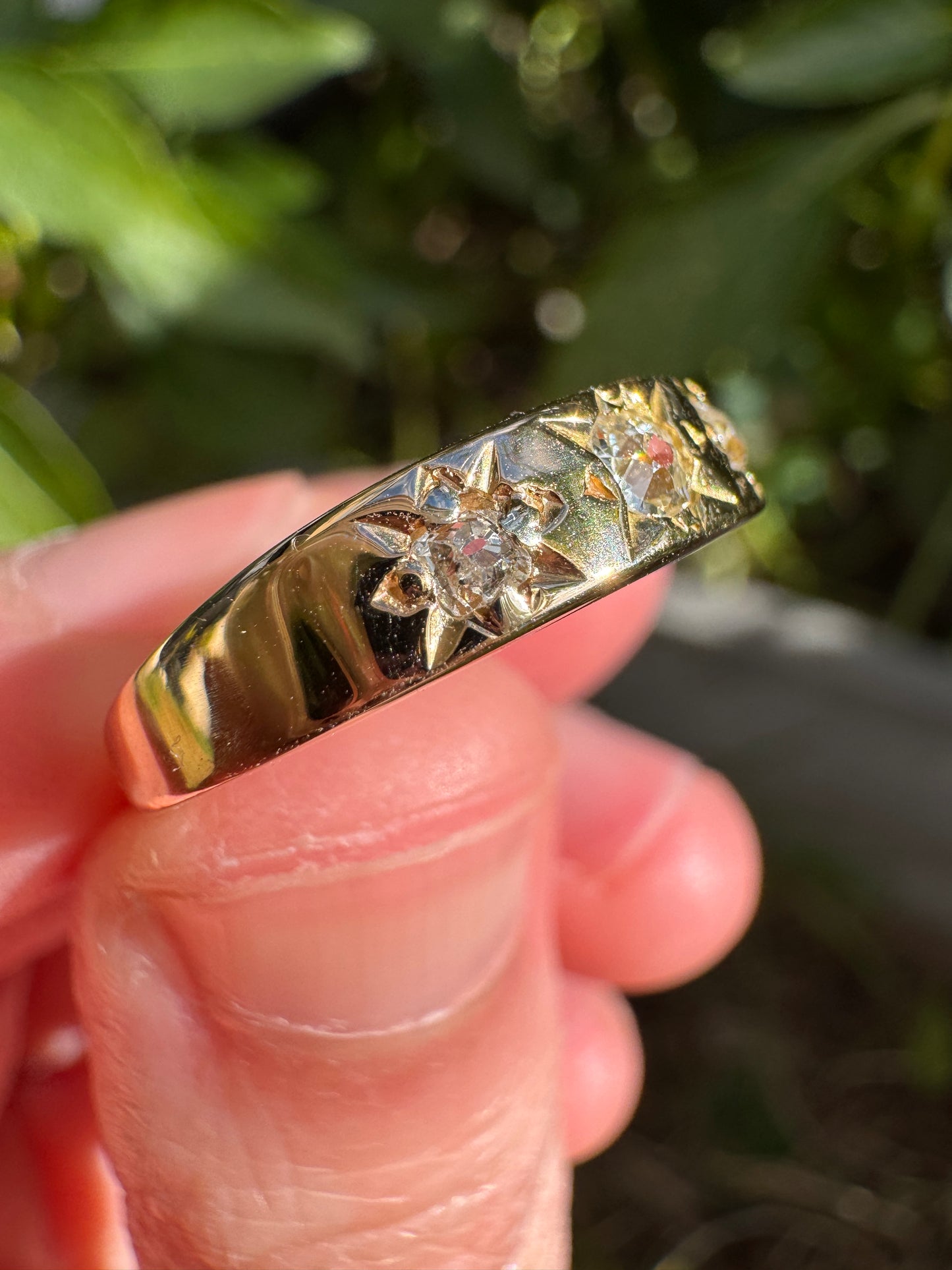 Antique 18ct yellow gold three stone old mine cut diamond starset gypsy ring