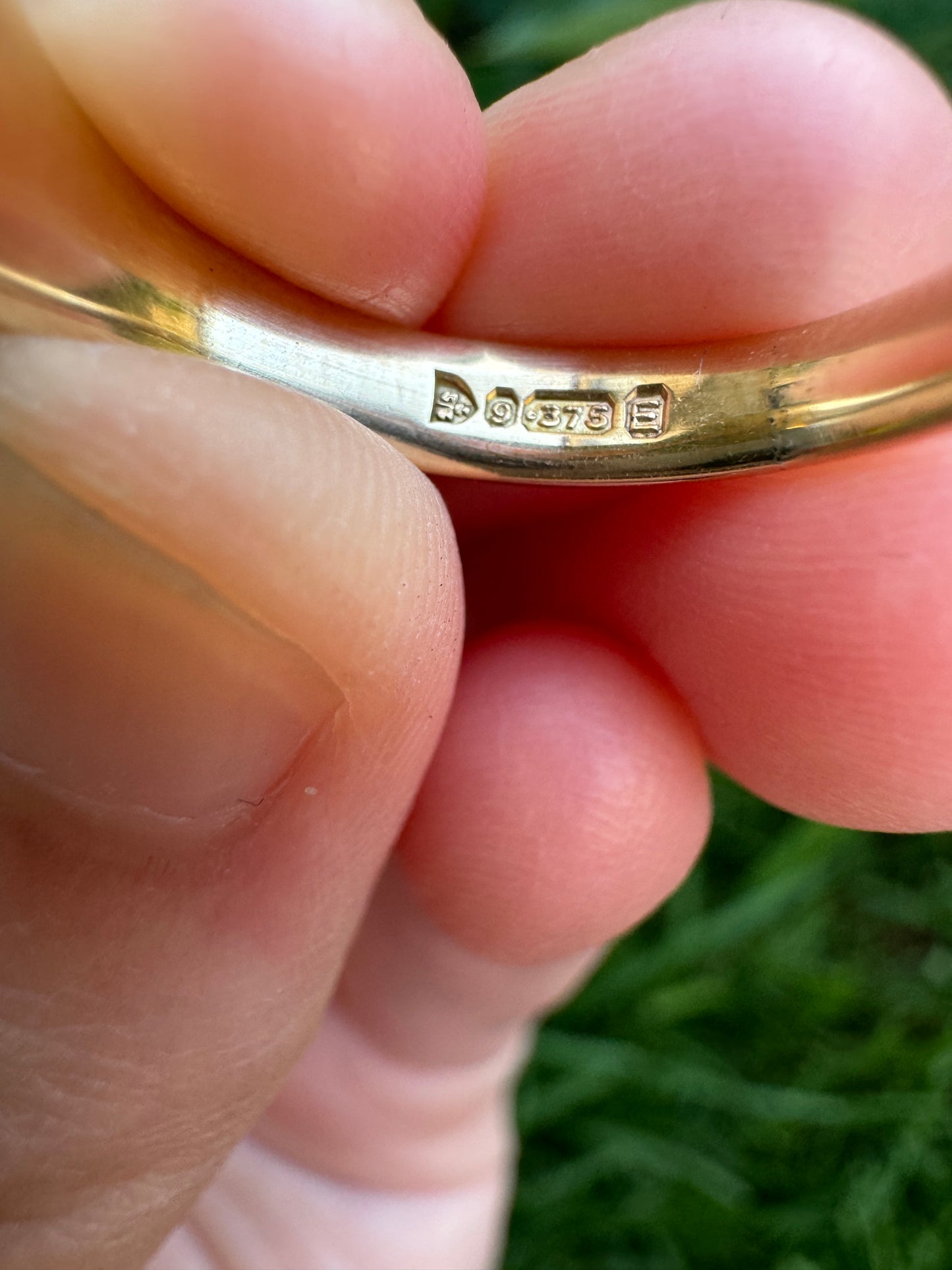 Vintage 9ct yellow gold square face signet ring