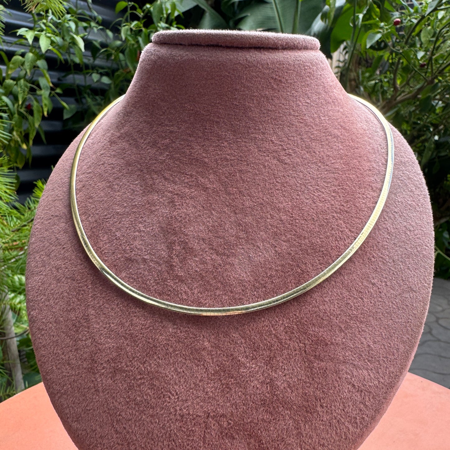 Vintage 9ct yellow gold and white gold reversible omega chain, 41.5cm / 16.34 inches