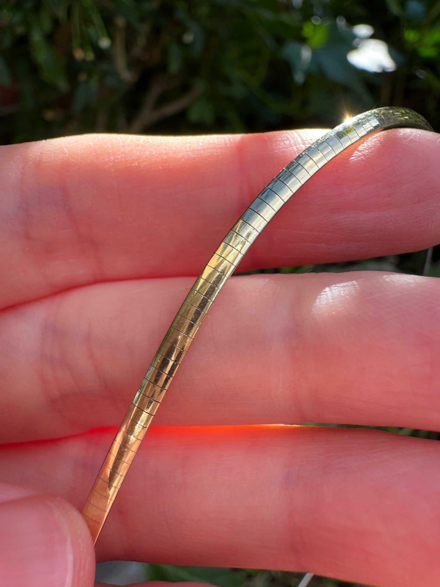 Vintage 9ct yellow gold and white gold reversible omega chain, 41.5cm / 16.34 inches