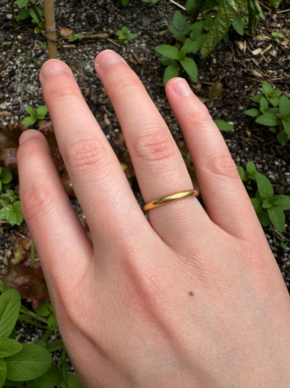 Vintage 22ct yellow gold band, 2mm wide (K.5/5.5)