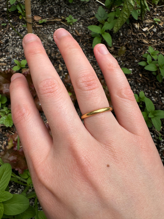 Vintage 22ct yellow gold band, 2mm wide (K.5/5.5)