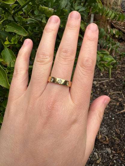 Vintage 18ct yellow gold three stone 0.1ct TCW round brilliant cut diamond starset gypsy ring