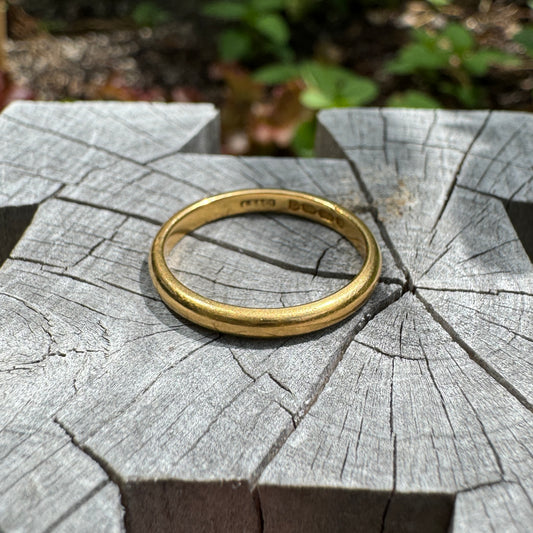 Vintage 22ct yellow gold band, 2mm wide (K.5/5.5)