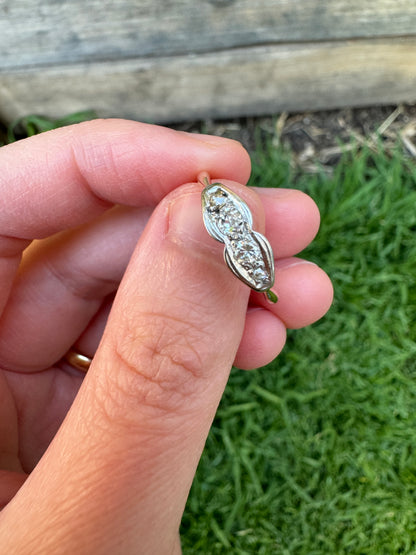 Vintage 18ct yellow gold and platinum scalloped old cut and rose cut diamond ring