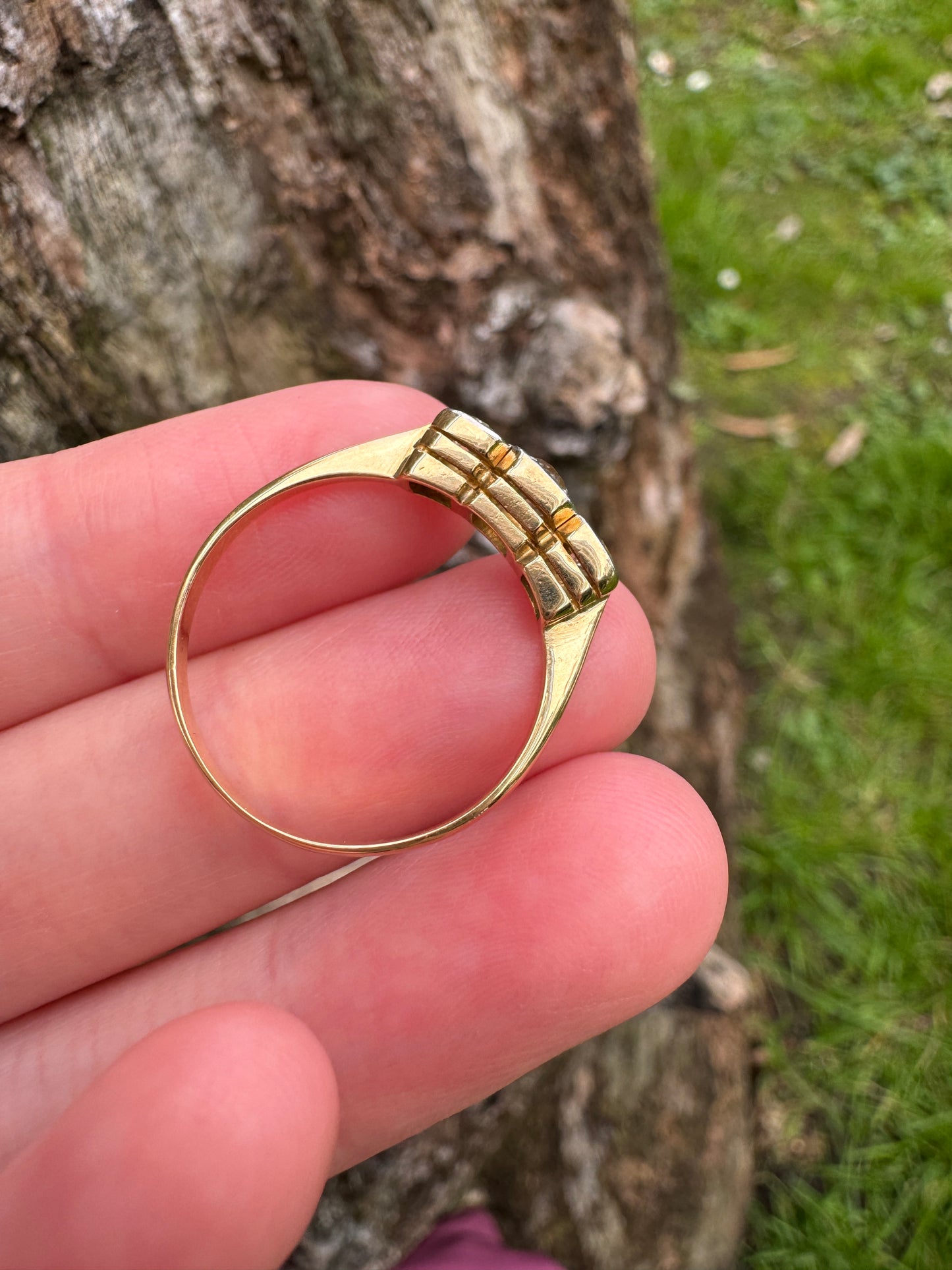 Vintage 18ct yellow gold three stone 0.6ct TCW old mine cut diamond bezel set ring