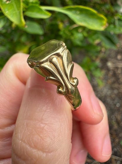 Antique Canadian 14ct yellow gold shield signet ring