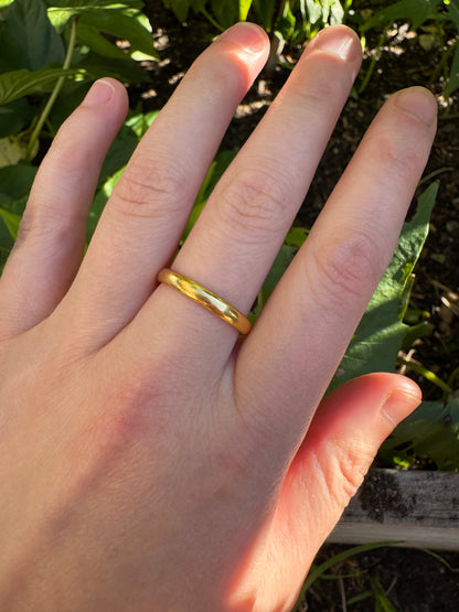 Antique English 22ct yellow gold band, 3mm wide
