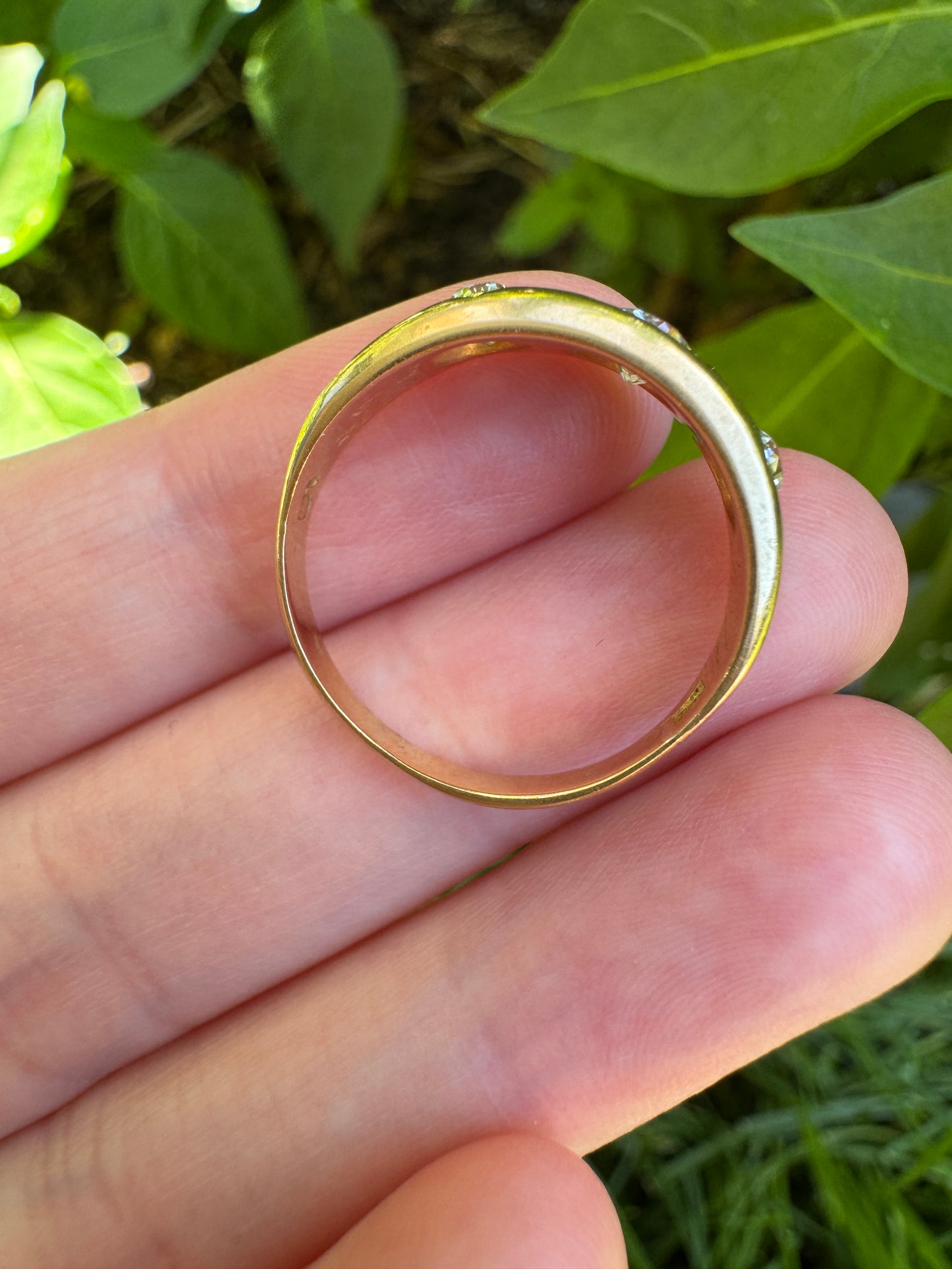Vintage 18ct yellow gold three stone 0.7ct TCW old European cut and old mine cut diamond gypsy ring
