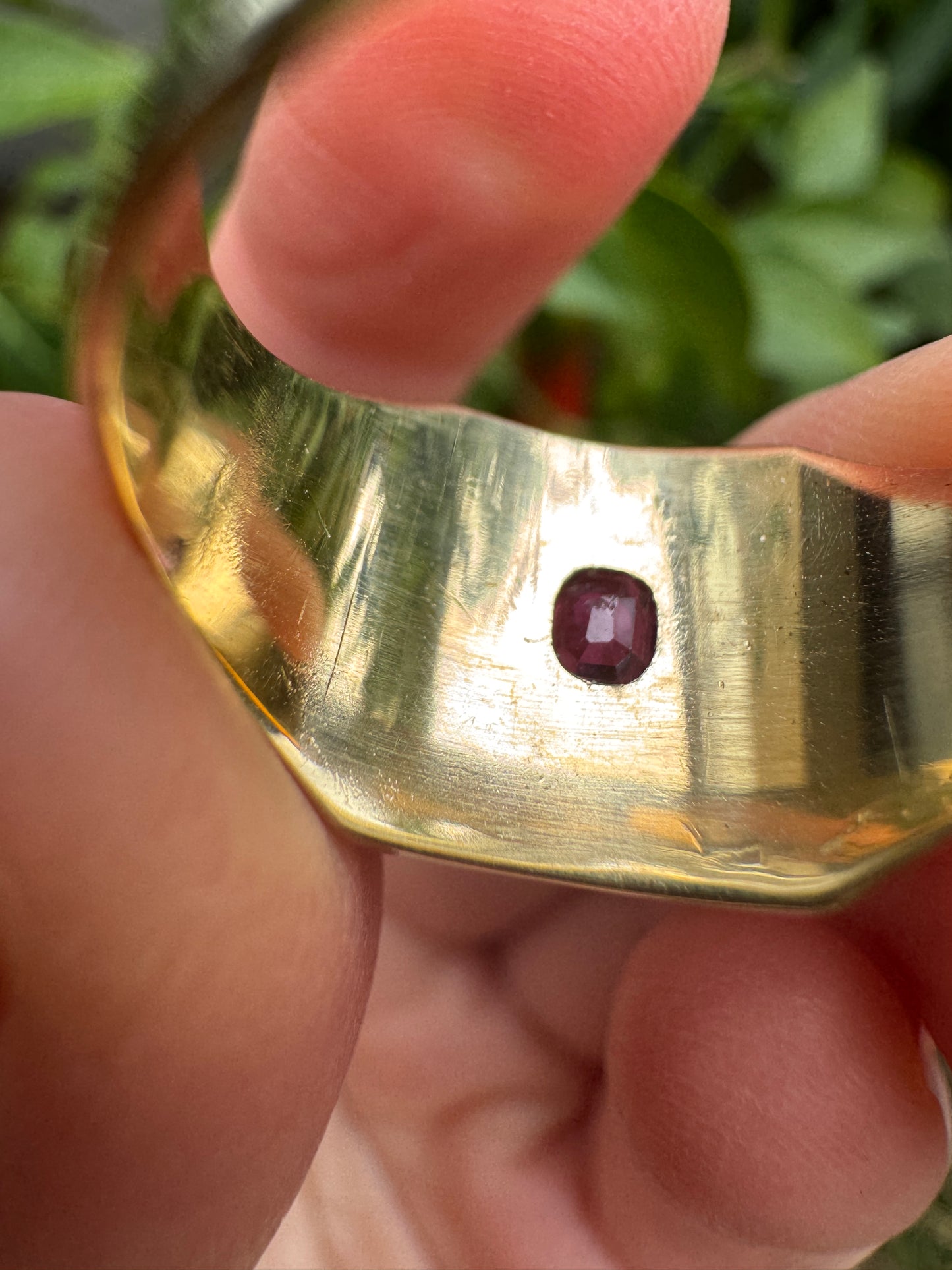 Vintage 9ct yellow gold 0.17ct natural ruby starset signet ring